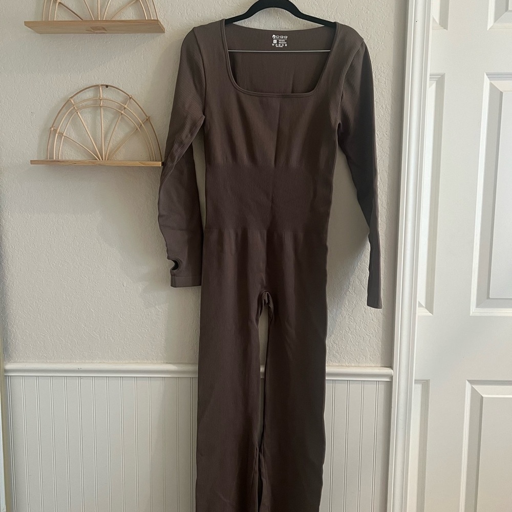 OQQ Scoop Neck Brown Long-Sleeve Jumpsuit - Never Worn
